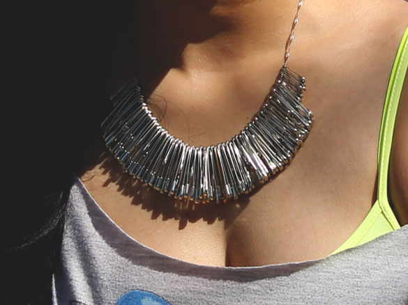 safety pins necklace